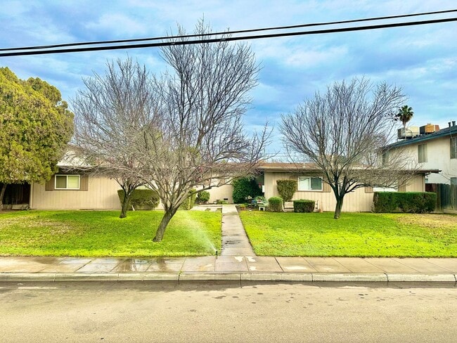 Building Photo - 1411 Minnewawa Ave