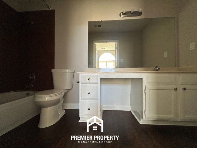 Foto del edificio - 4566 Kings Grant Dr