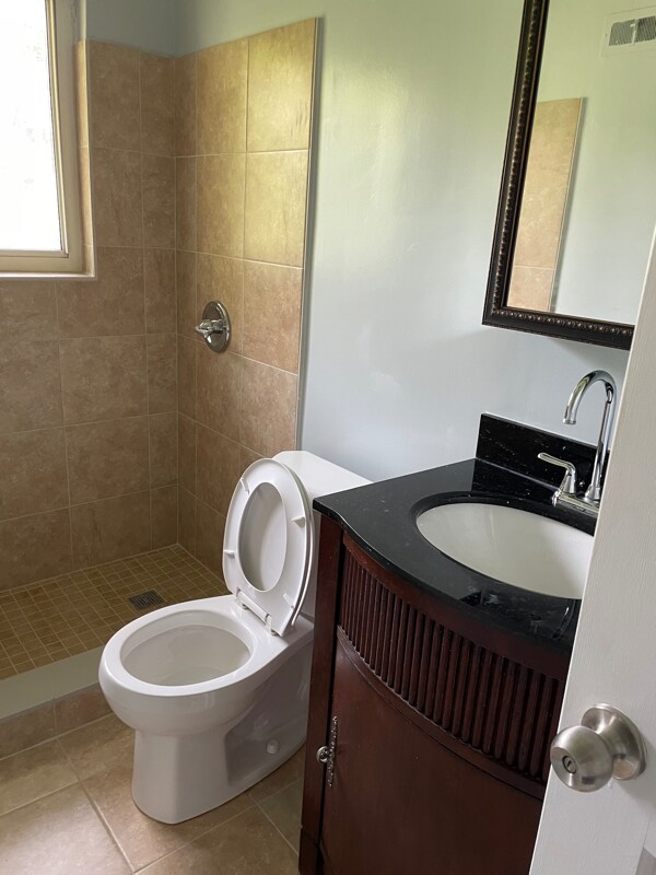 Foto del edificio - 2128 N Sharon Amity Rd