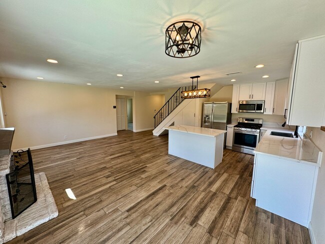 Building Photo - Great 4B/2BA House in Escondido!