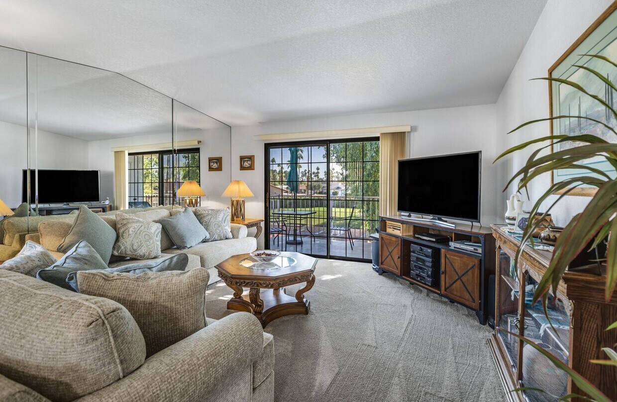 Foto principal - Stylish Palm Springs Condo with Private Po...