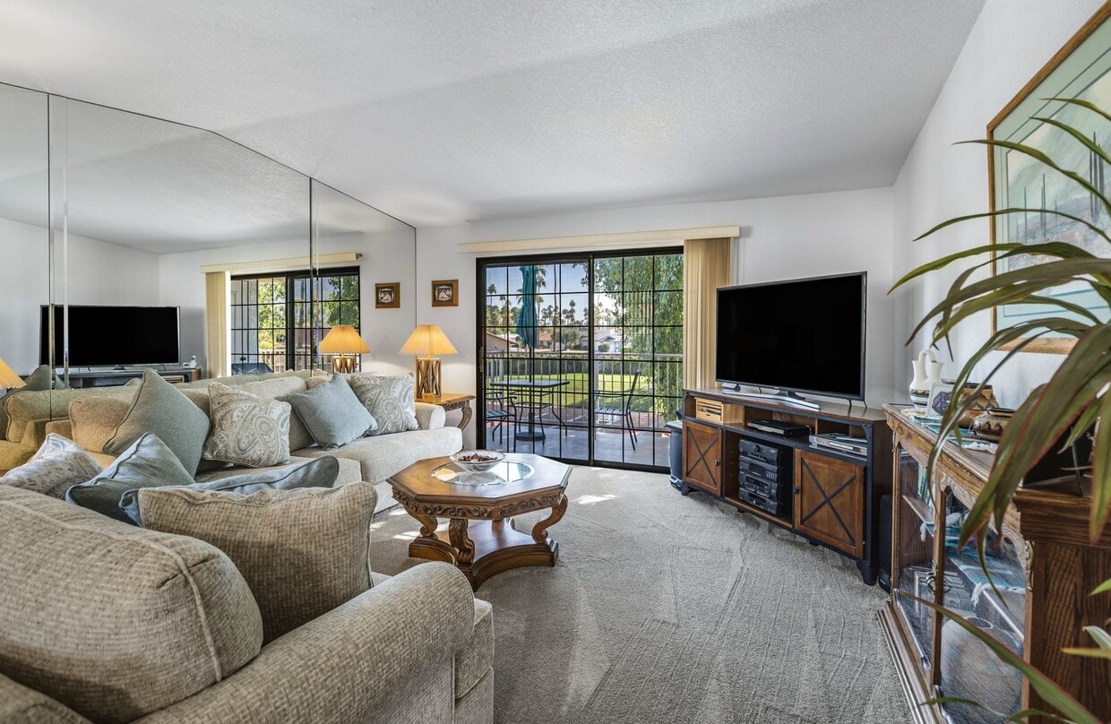 Primary Photo - Stylish Palm Springs Condo with Private Po...