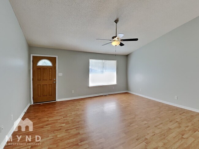 Foto del edificio - 712 14th Ave NW