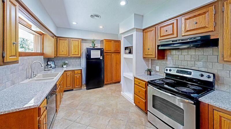 Foto principal - 637 S Fielder Rd