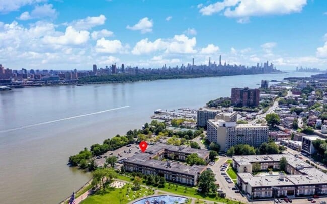 Foto del edificio - 1111 River Rd