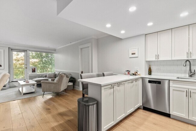 Photo - 145 Pinckney St Apartment