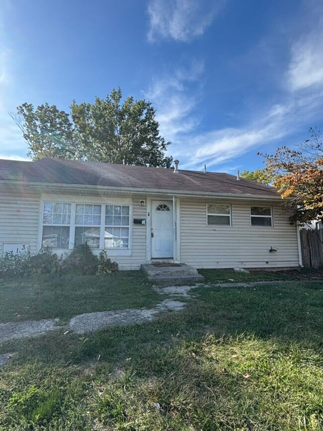 Building Photo - 1313 Country Club Rd