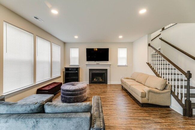 Building Photo - 23525 E Gate Dr
