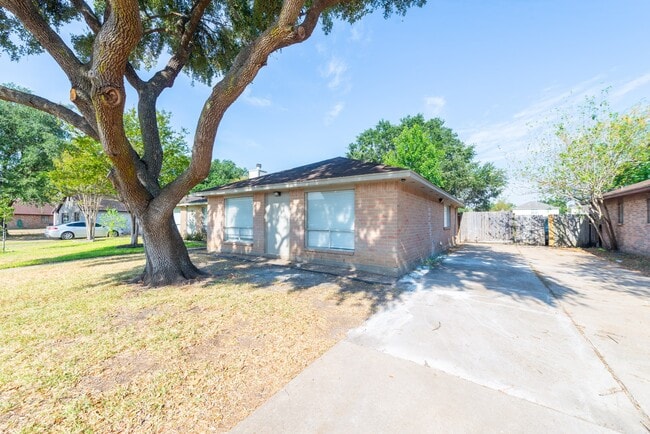 Building Photo - 3323 Silverside Dr