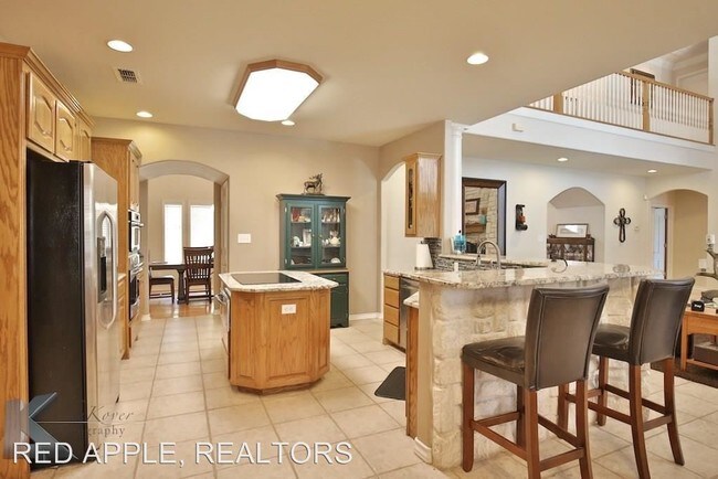 Building Photo - 1210 S Saddle Lakes Dr