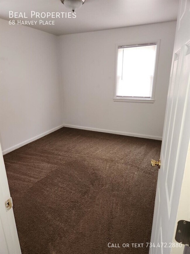 Building Photo - 68 Harvey Pl