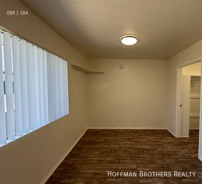 Foto del edificio - 15632 Leadwell St