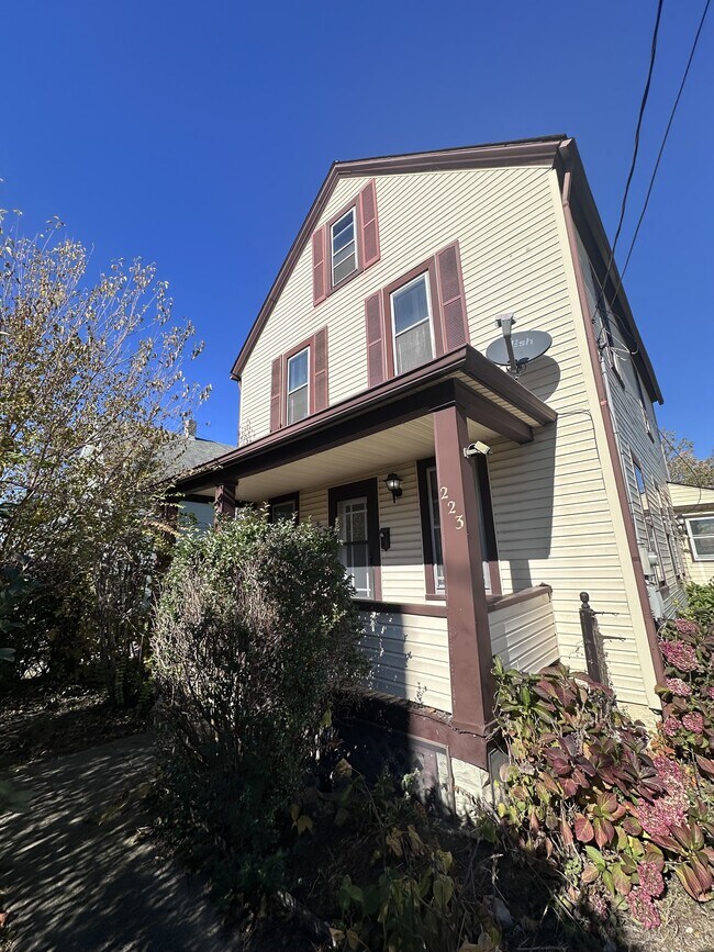 Foto del edificio - 223 E 27th St