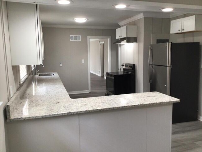 Building Photo - 2411 Laurel Dr
