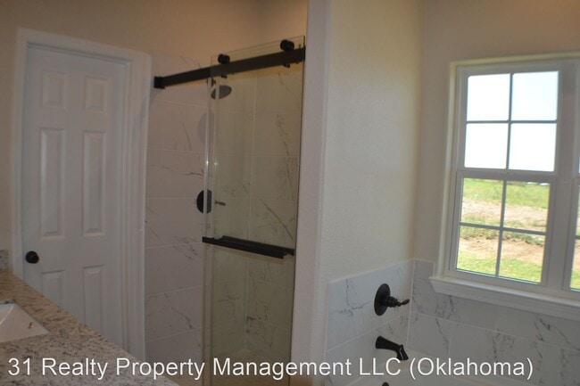 Foto del edificio - 4 br, 2 bath House - 5564 Mars Ave