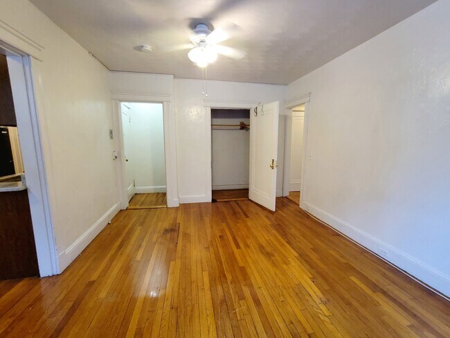 Building Photo - 114 Riverway