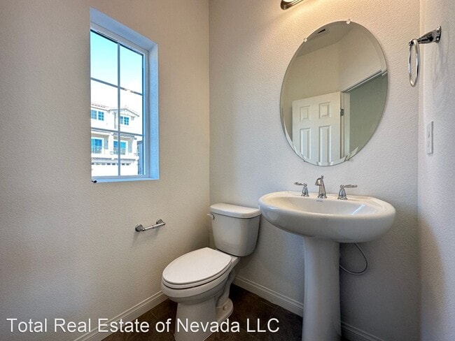 Building Photo - 5 br, 3.5 bath House - 7744 Bellenden St