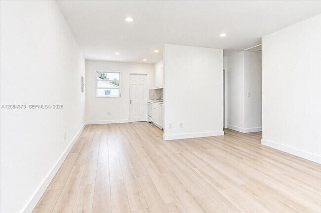 Foto del edificio - 355 NE 55th Terrace