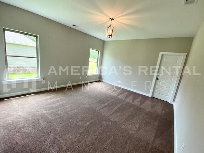 Building Photo - Home for Rent in Clanton, AL! GET 1 MONTH ...