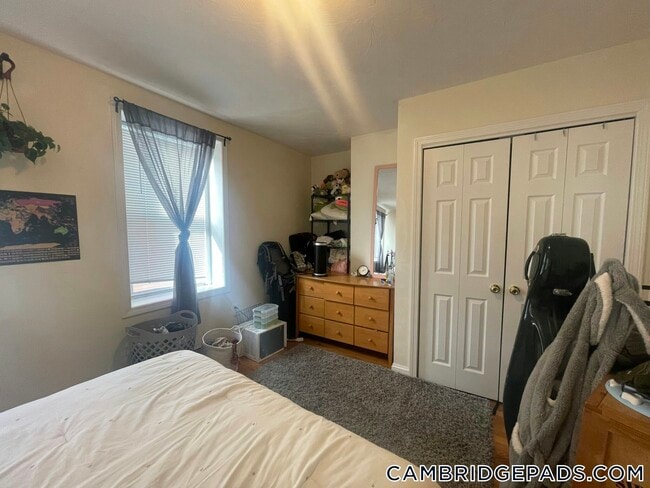 Building Photo - 1056 Cambridge St