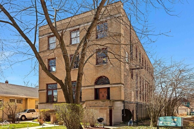 Building Photo - 117 S Lombard Ave