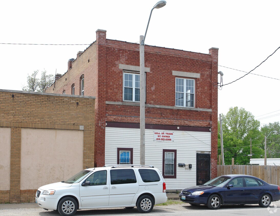 Building Photo - 3 units