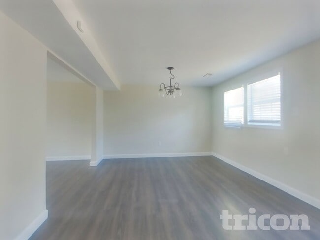 Building Photo - 13 Cardigan Ct