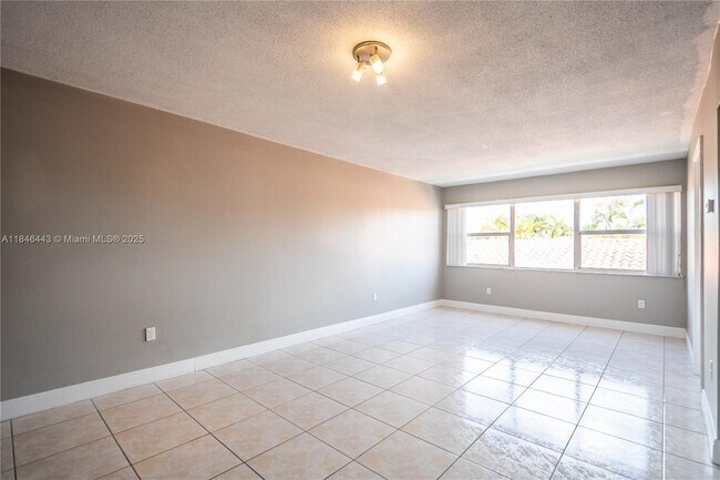Foto del edificio - 2150 Bay Dr