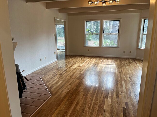 Foto del edificio - 11551 Forest View Dr