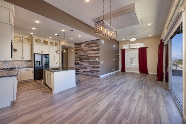 Building Photo - 55 or Older - Guard Gated Community in Sum...