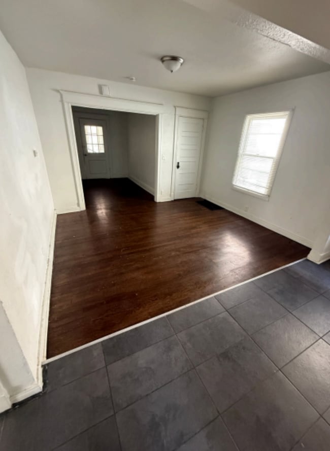 Foto del edificio - 3937-3939 Troost Ave