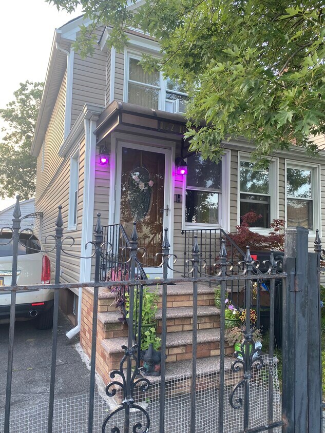 16715 111th Ave, Jamaica, NY 11433 House Rental in Jamaica, NY