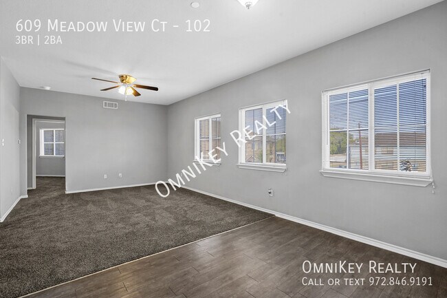 Foto del edificio - 609 Meadow View Ct