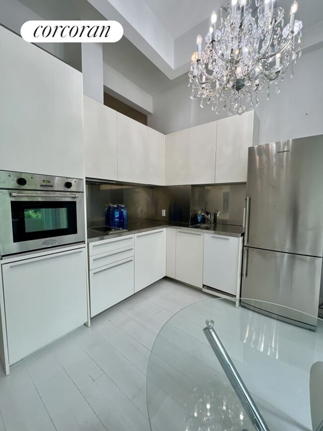 Foto del edificio - 216 E 52nd St