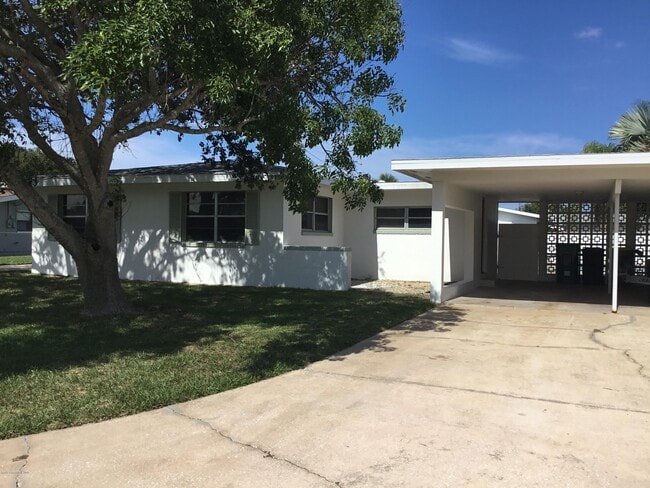 Building Photo - 383 Cyprus Dr
