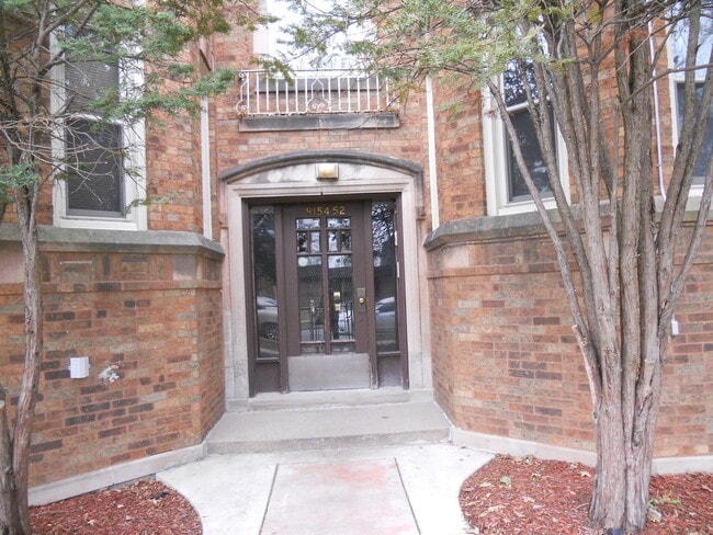 Building Photo - 9152 S Throop St