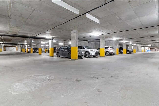 Building Photo - 1400 St Lucien-Paiement
