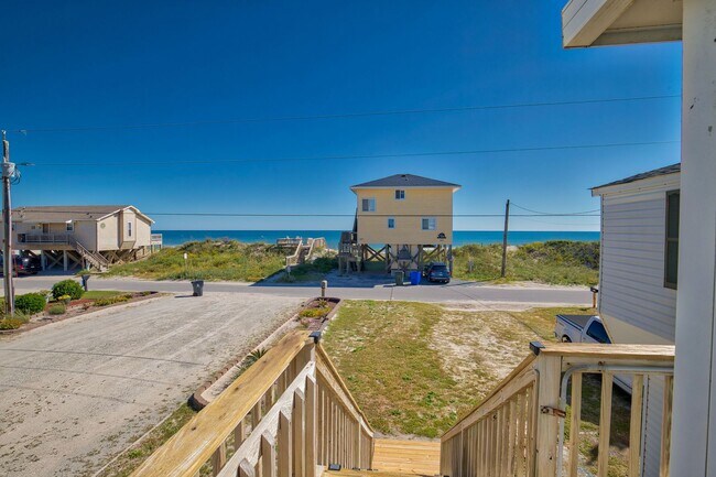 Foto del edificio - 221 Topsail Rd