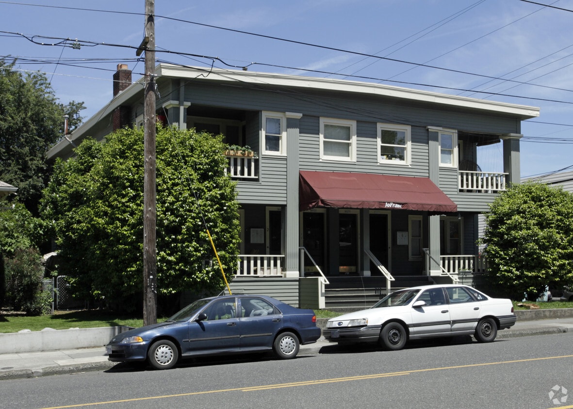 Building Photo - 4431 SE Hawthorne Blvd