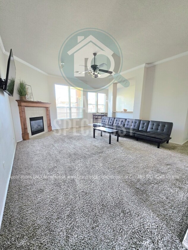 Foto principal - Spacious Southwest OKC 3 Bed 2 Bath Home W...