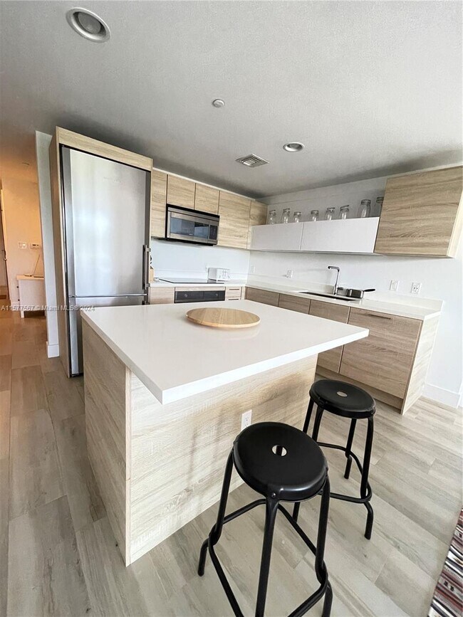 Building Photo - 16385 Biscayne Blvd