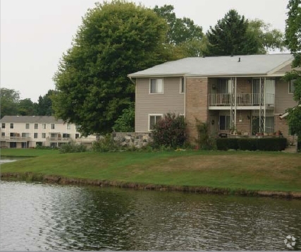 Primary Photo - Lakeview Apartments