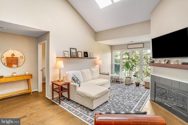 Building Photo - 12104 Greenway Ct