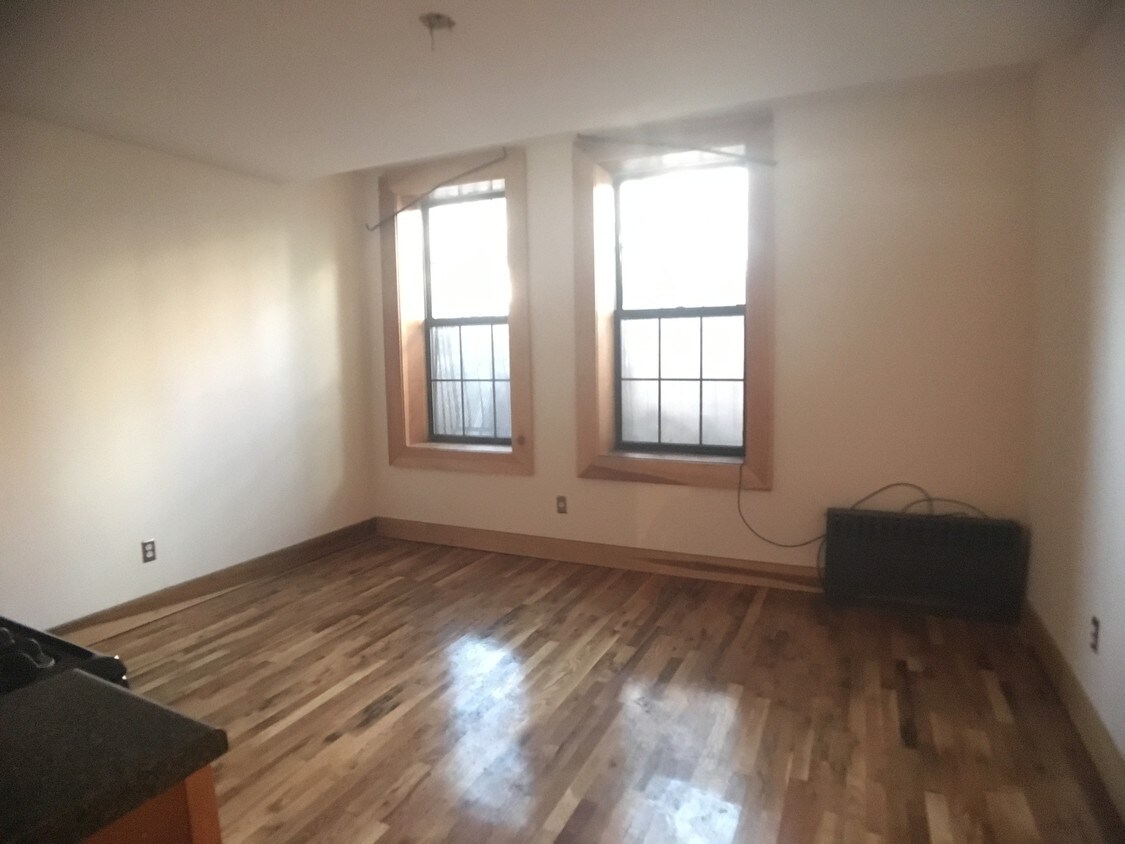 Primary Photo - 360 Franklin Ave