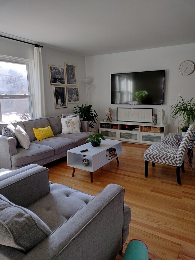 Foto del edificio - 3486 Burbank Dr