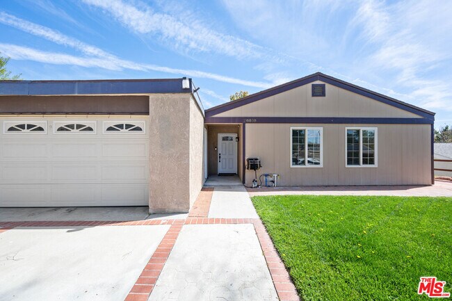 Building Photo - 28038 Lakehurst Ave