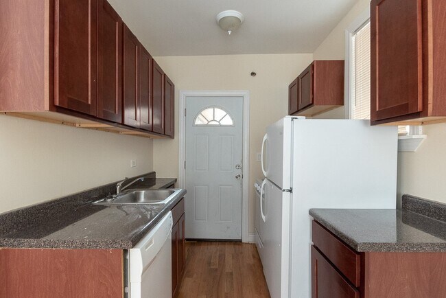 Foto del edificio - 636 W Cornelia Ave