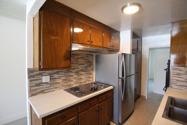 Building Photo - 309 S Doheny Dr
