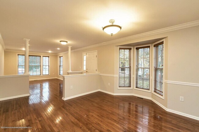 Foto del edificio - 219 Satinwood Dr