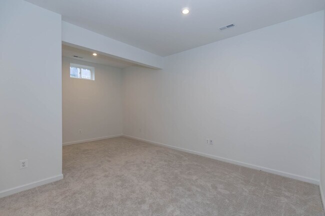 Foto del edificio - 3 Bed/3.5 Bath NEW Townhome in Charles Tow...